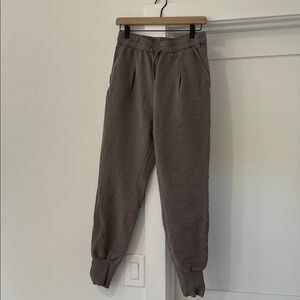 Varley Amberley Heather brown Jogger Pants sz M

Inseam - 27”